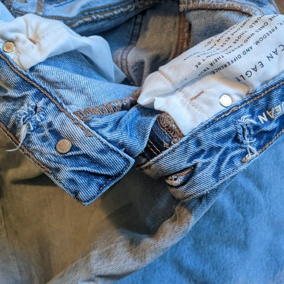 Light Wash American Eagle Mom Jeans - Picture 3 of 5